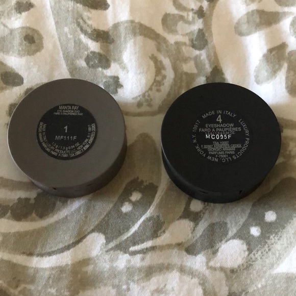 SOLD   Giorgio Armani shadow - Picture 3 of 3